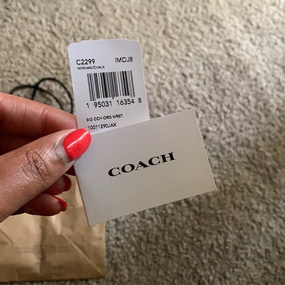 NWT AUTHENTIC COACH Wristlet In Signature Canvas 🌼 - Picture 11 of 11